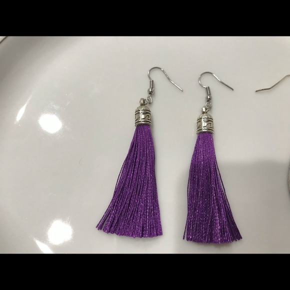 5 For $20 🥳 Set of Earrings - Picture 3 of 3